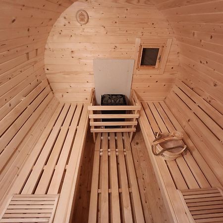 Haus Strandkoerv Mit Fass-Sauna Loddin Buitenkant foto