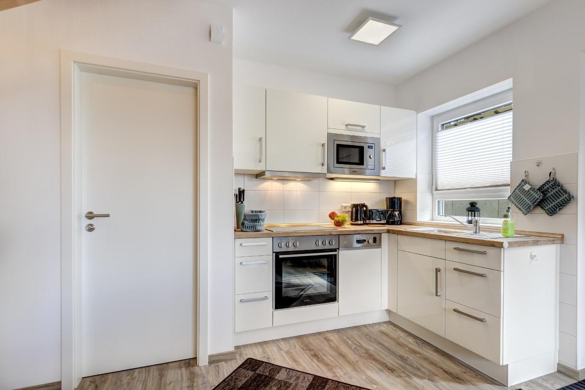 Haus Strandkoerv Mit Fass-Sauna Loddin Buitenkant foto
